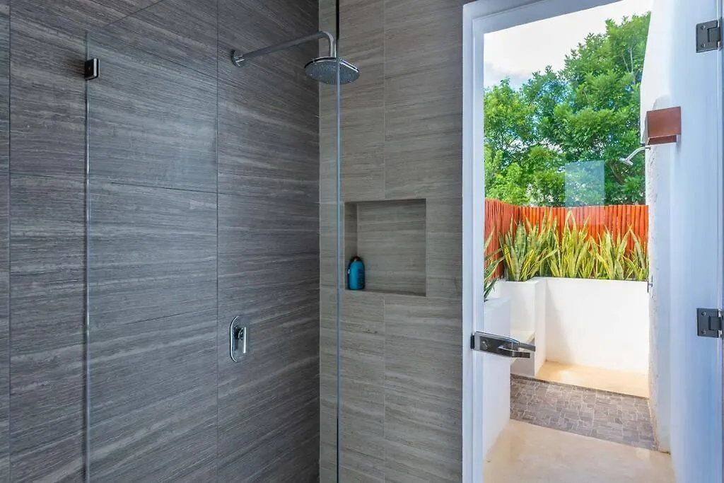 Luxury Private 3Bed Villa, Garden, Pool,Security 툴룸